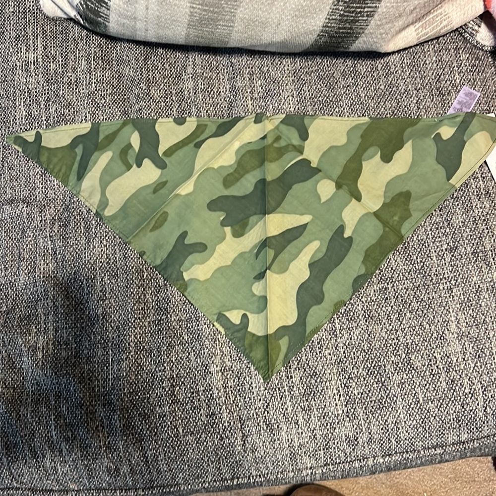 🎉 HP  🎉 NWT Old Navy Camo Pet Bandana